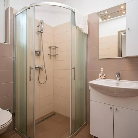 Charming With Pool And Jacuzzi *