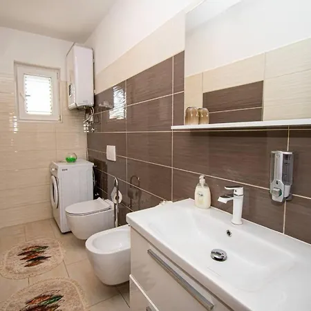 Charming With Pool And Jacuzzi Vila Pula