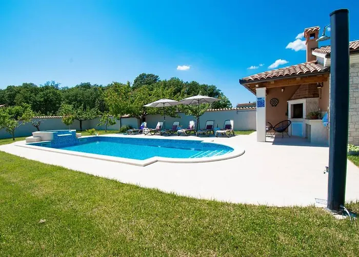 别墅 Charming With Pool And Jacuzzi 普拉