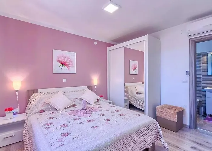 Charming With Pool And Jacuzzi 别墅 *