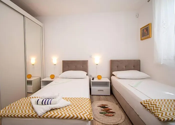 Charming With Pool And Jacuzzi *