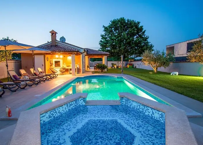 Charming With Pool And Jacuzzi 别墅 *