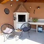 Charming With Pool And Jacuzzi