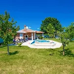 Charming With Pool And Jacuzzi Villa *