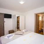 Charming With Pool And Jacuzzi * Pula