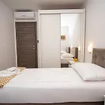 Charming With Pool And Jacuzzi Villa *
