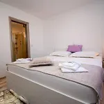 Villa Charming With Pool And Jacuzzi