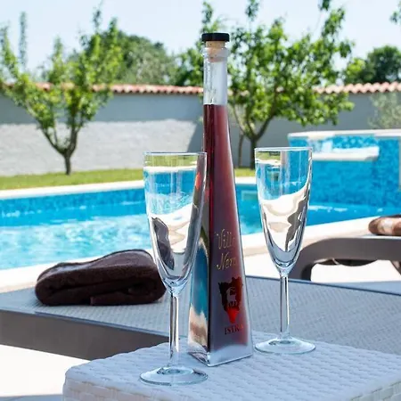 Charming With Pool And Jacuzzi * Pula