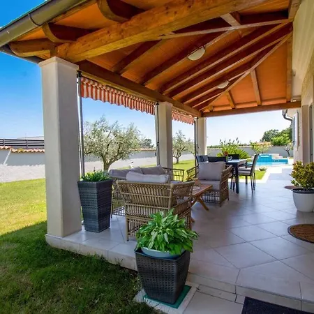 Charming With Pool And Jacuzzi * Pula