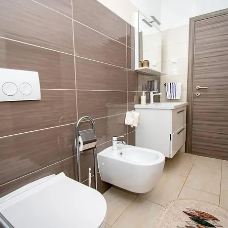 Charming With Pool And Jacuzzi * Пула