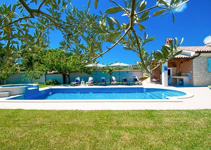 Вилла Charming With Pool And Jacuzzi Пула