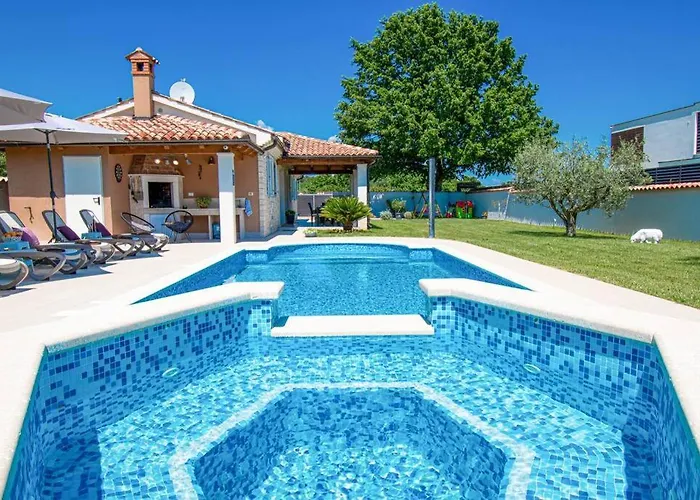 Вилла Charming With Pool And Jacuzzi *