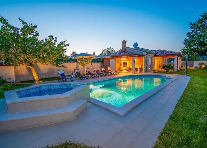 Charming With Pool And Jacuzzi Вилла Пула