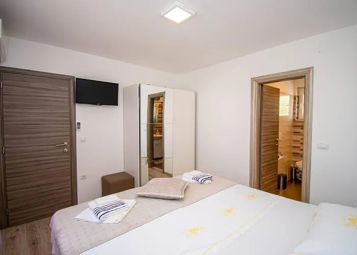 Charming With Pool And Jacuzzi * Пула