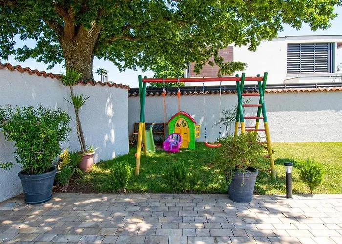 Вилла Charming With Pool And Jacuzzi *