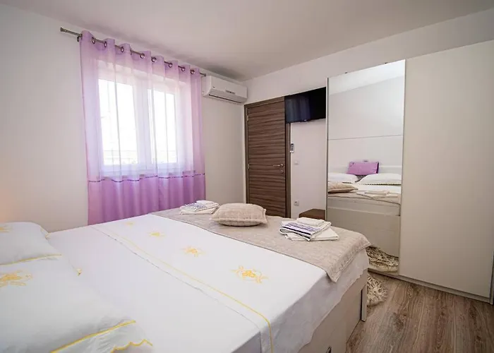 Вилла Charming With Pool And Jacuzzi Пула