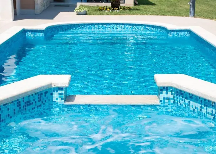 Charming With Pool And Jacuzzi Вилла Пула