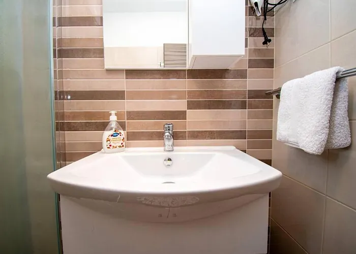 Charming With Pool And Jacuzzi Пула