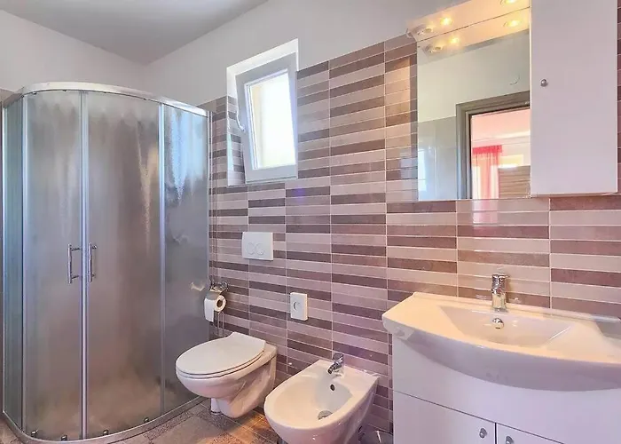 Вилла Charming With Pool And Jacuzzi