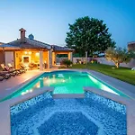 Charming With Pool And Jacuzzi - By Istrabook Вилла *