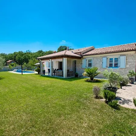 Charming With Pool And Jacuzzi - By Istrabook Пула