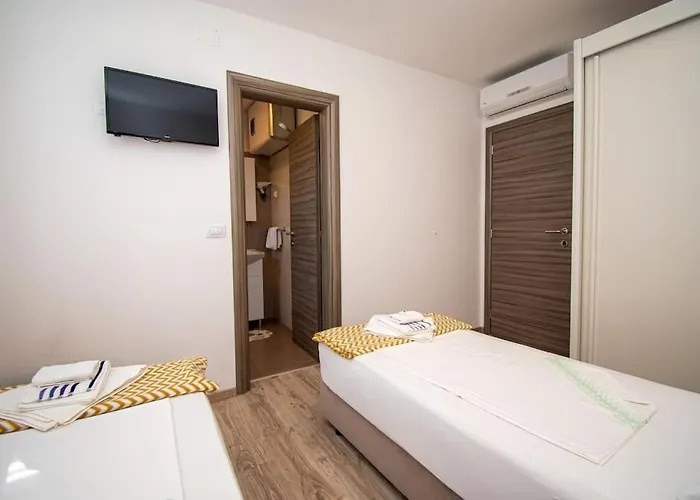 Charming With Pool And Jacuzzi Villa