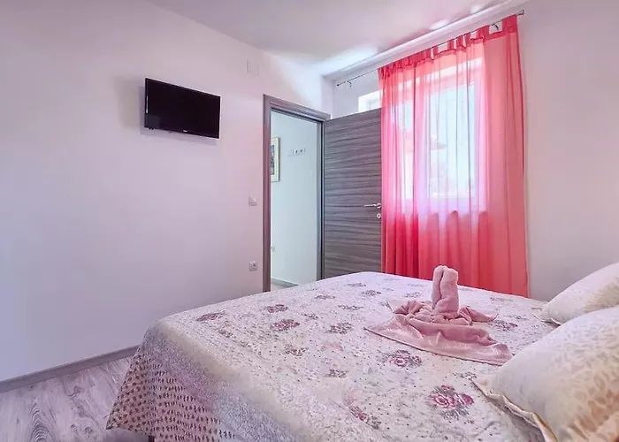 Charming With Pool And Jacuzzi *